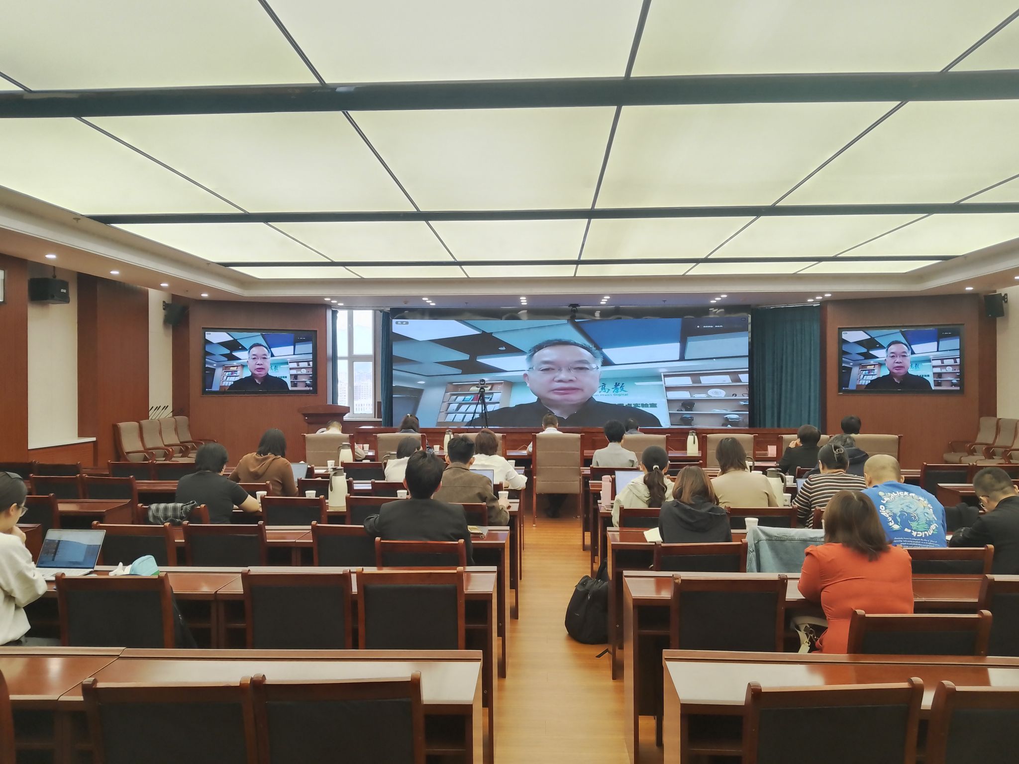 我校组织参加2025年内蒙古自治区级实验教学示范中心高质量发展研讨会