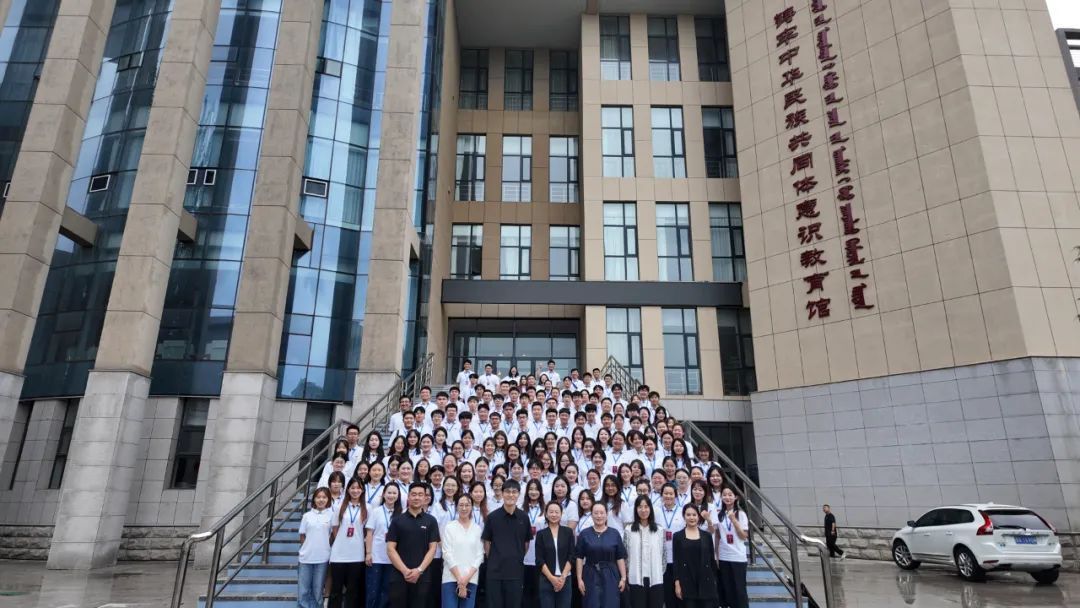全区第十八期“青马工程”高校培训班走进我校铸牢中华民族共同体意识教育馆实践学习 共青团开云手机站官方版在线登入委员会     2025年07月26日 23:52